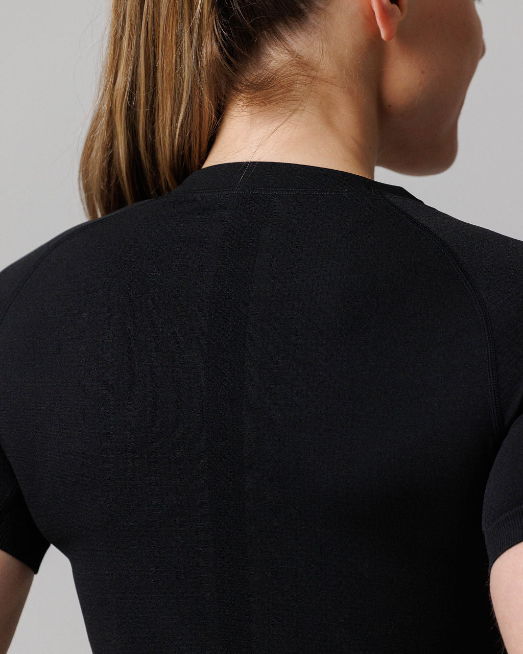 Women's Seamless Tee "Cross" - Black